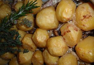 Bylinkové vepřové s bramborem a žampiony