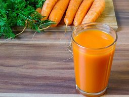 Horké zázvorové smoothie s mrkví