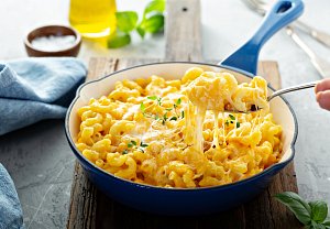 Mac and cheese s chřestem a hráškem